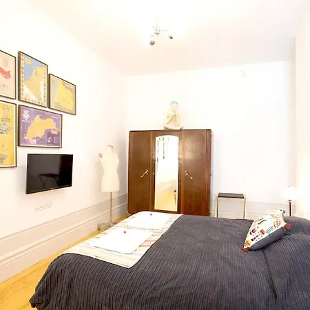 3 Bedrooms House With Enclosed Garden And Wifi At 4 Km Away From The *